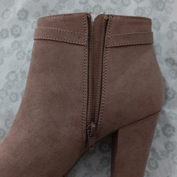Cute tan suede boots - Picture 4 of 11